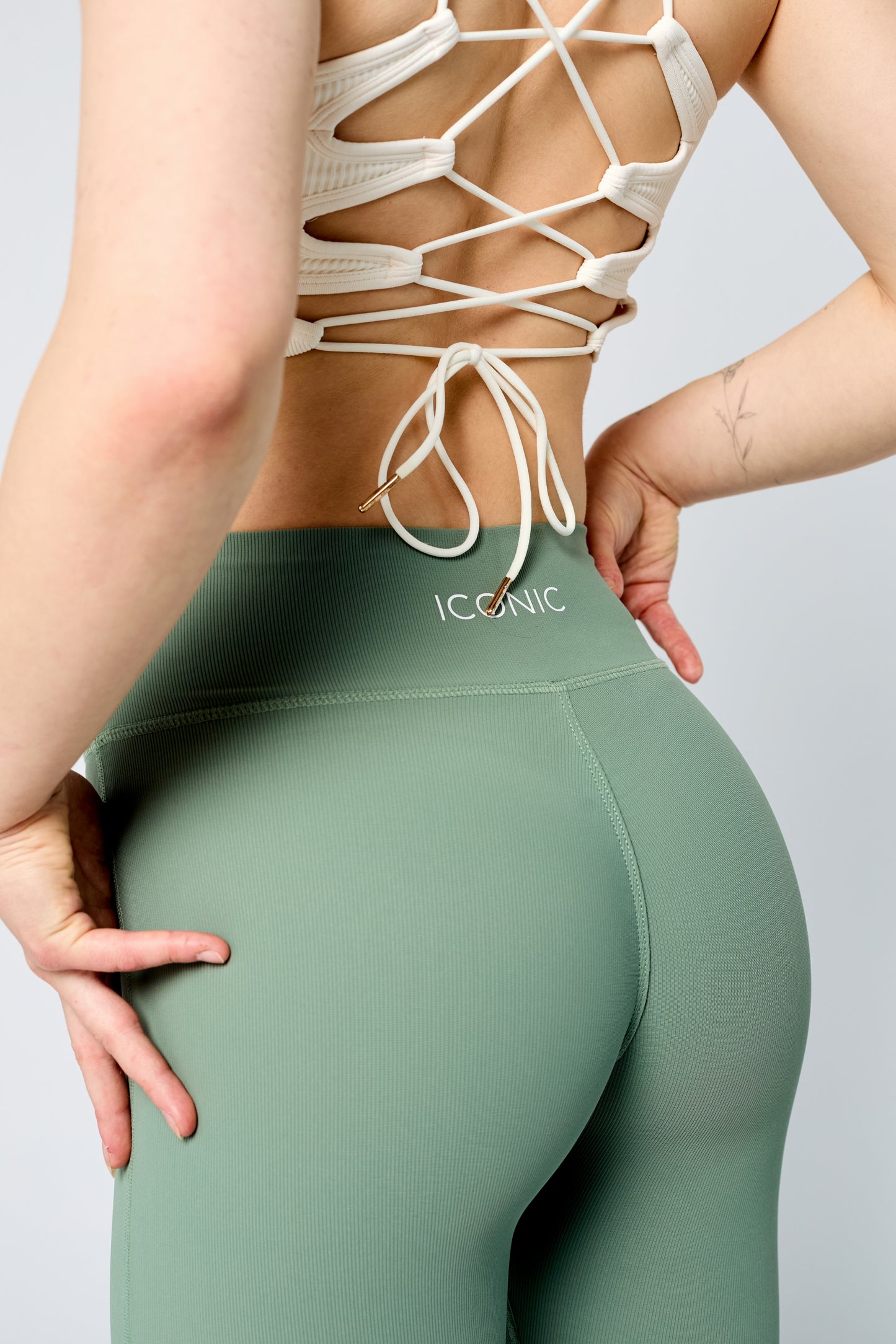 ICONIC Core Seamless Bra – Backless Multistrap